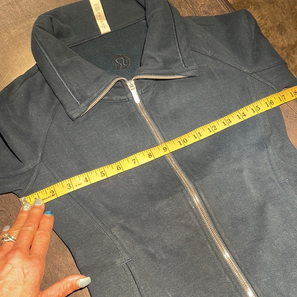 Lululemon Radiant Jacket II - Picture 6 of 6